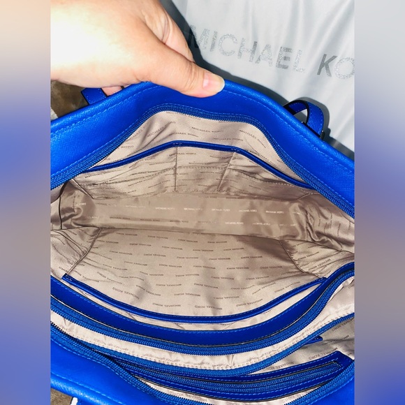 Michael Kors Large Jet Set Bag/Tote in Cobalt Blue. EUC. Original dust bag. - Picture 6 of 15